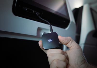 Image: How to Connect AirPods and Wireless Headphones to In-Flight Entertainment